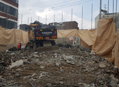 행당동 근린생활시설 및 다세대주택 신축공사 중 철거공사 (완파)